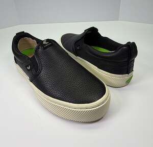 Cariuma Slip-On Black Premium Leather Sneakers Men's 8 Women's 9.5
